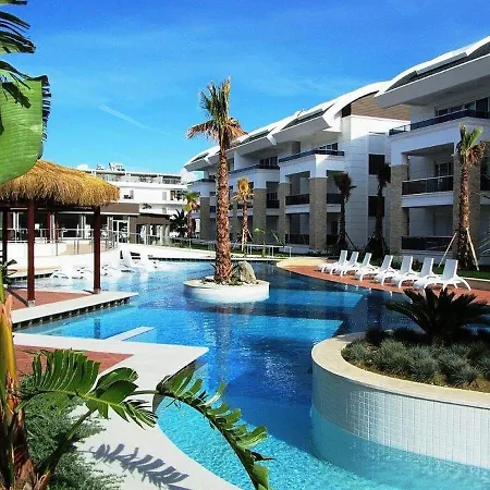 Tropical Gardens Is A 2 Bed 1st Floor Private * 시데