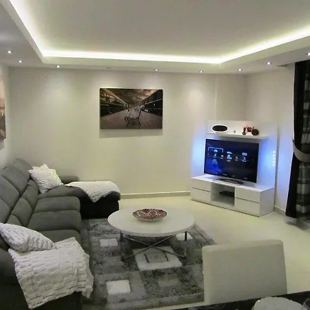 アパート Tropical Gardens Is A 2 Bed 1st Floor Private