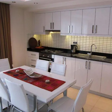 Tropical Gardens Is A 2 Bed 1st Floor Private Daire *