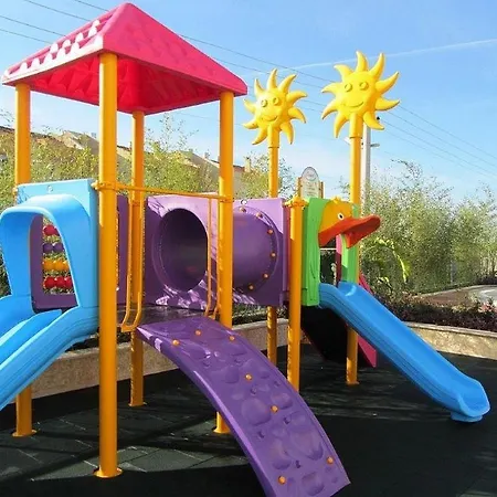 Tropical Gardens Is A 2 Bed 1st Floor Private Daire *