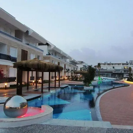 Tropical Gardens Is A 2 Bed 1st Floor Private Daire