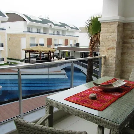 Tropical Gardens Is A 2 Bed 1st Floor Private * シダ