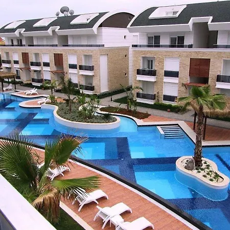 Tropical Gardens Is A 2 Bed 1st Floor Private アパート シダ
